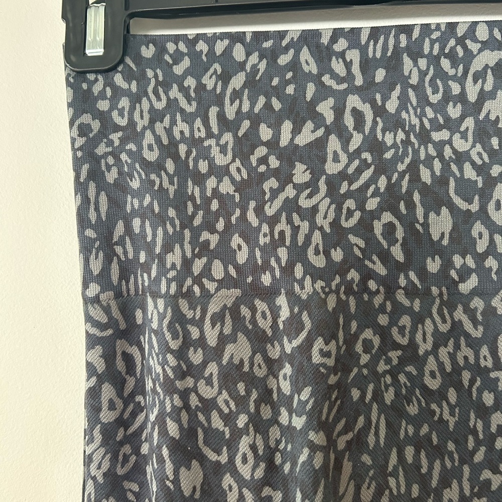 Spanx Look at Me Now Leopard Print Leggings Sz S - Picture 3 of 5